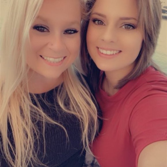 Meet your Posher, Emily - Picture 3 of 4